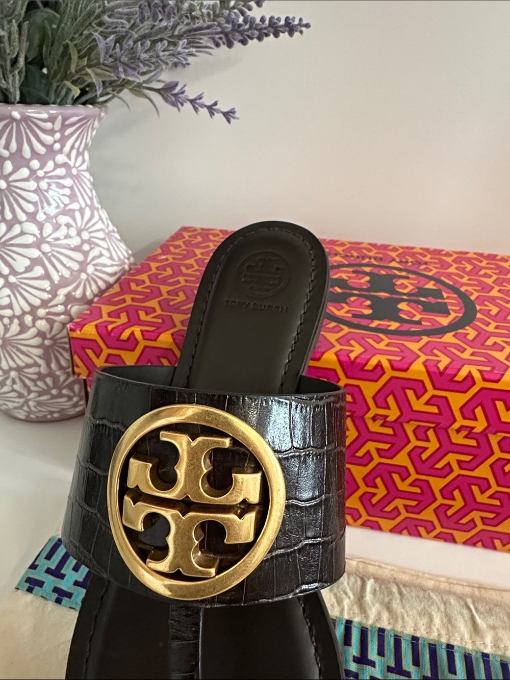 Authentic BENTON BAND FLAT SANDAL
CROCO EMBOSS - Picture 5 of 9